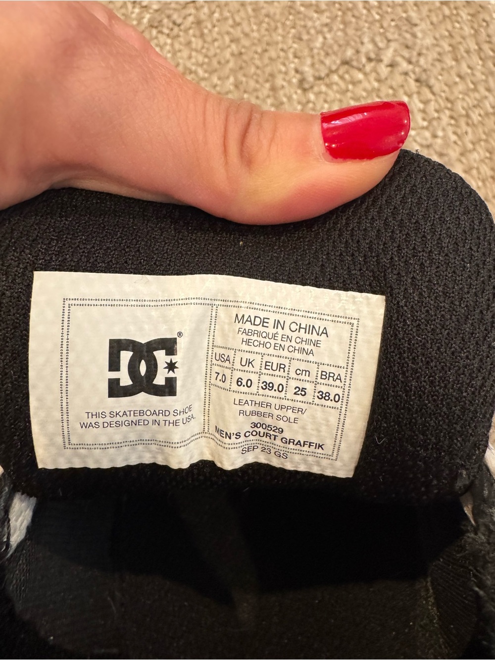 DC Court Graffik Skate Shoes Black White Men’s 7 Women’s 8.5 NWOT - Picture 5 of 5